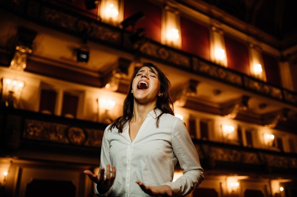 Evento corporativo con ópera en directo en Sevilla